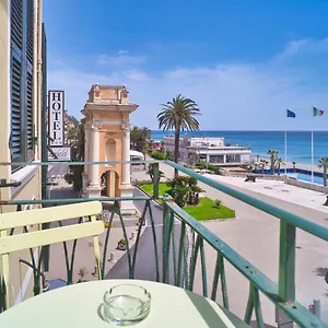 Medusa - Piazza 2 , Finale Ligure Italien